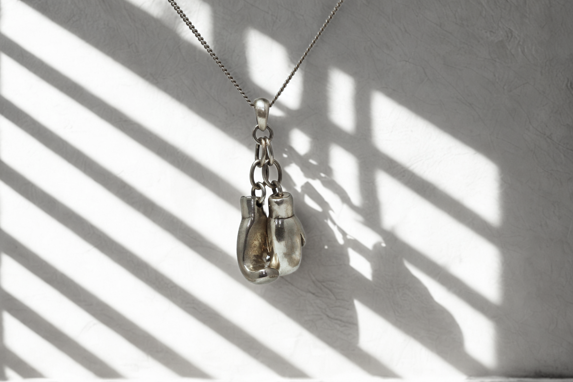 תליון כפפות הקרב