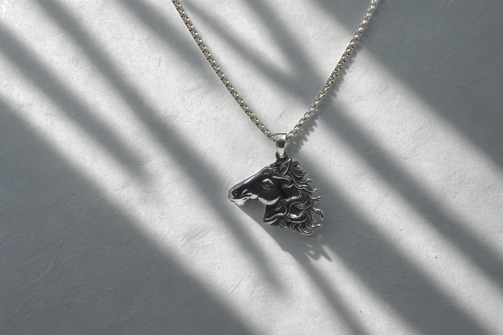 תליון ראש סוס