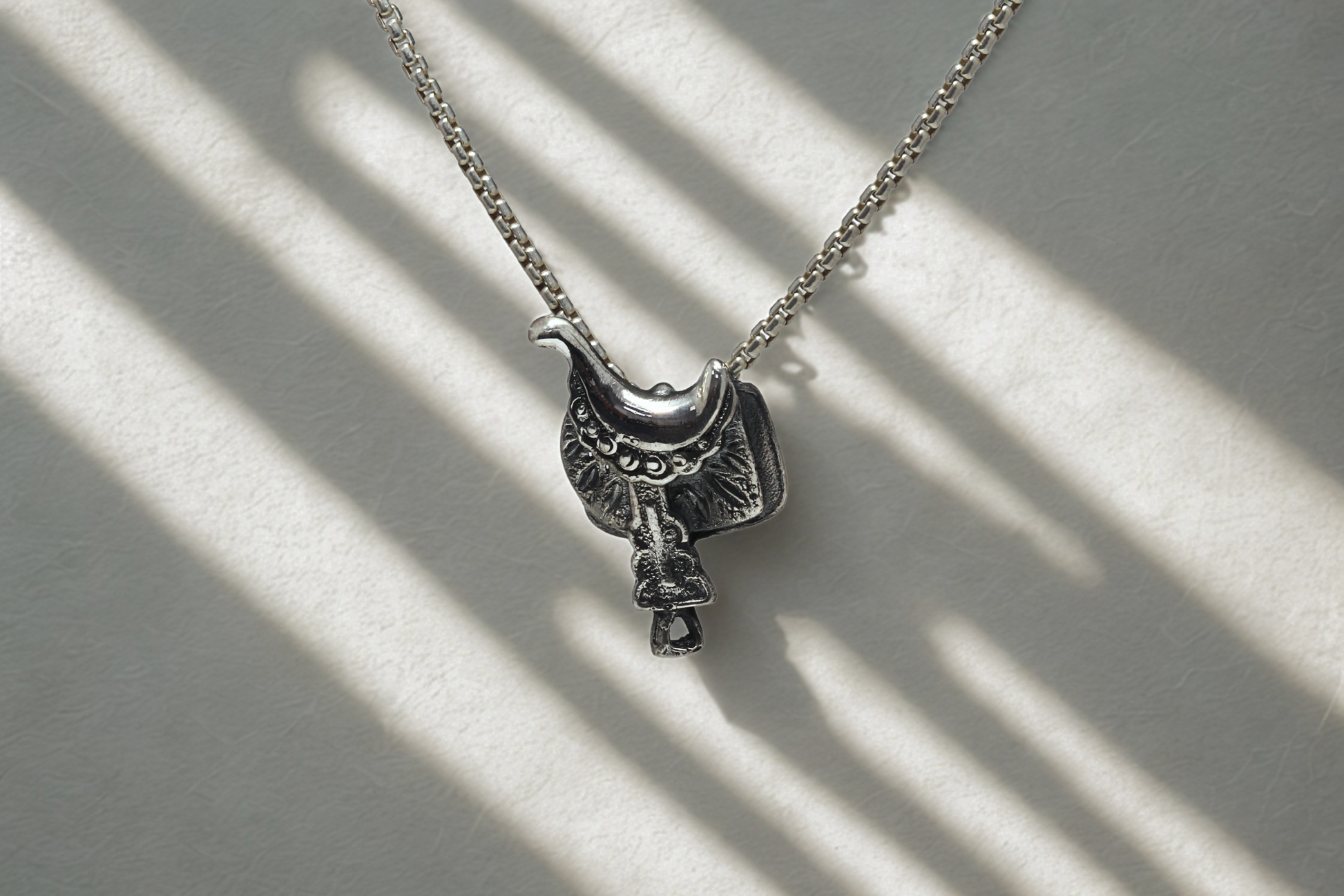 תליון אוכף רכיבה