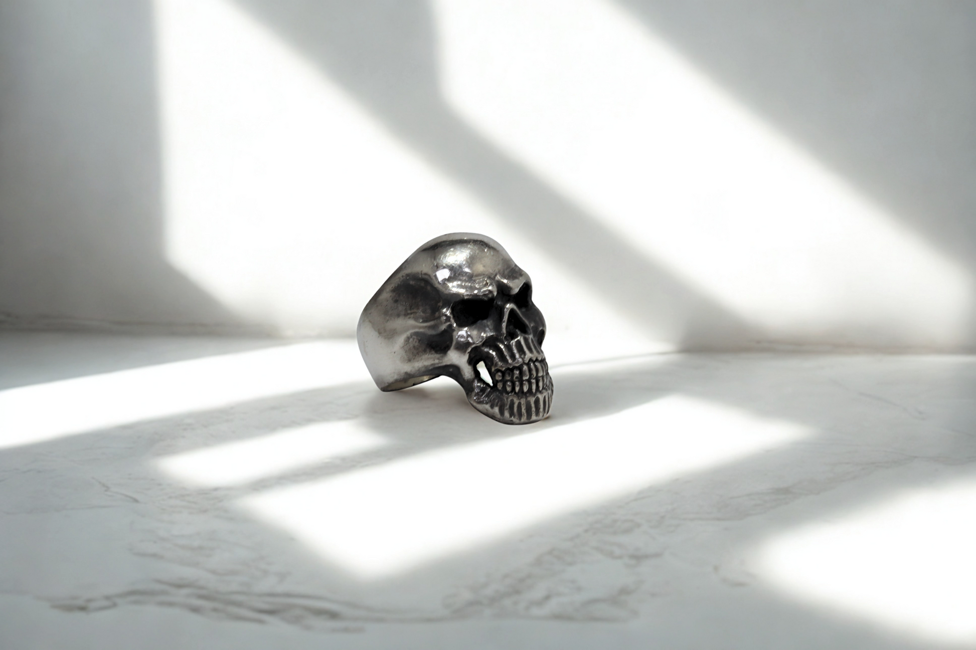 טבעת גולגולת דרמטית