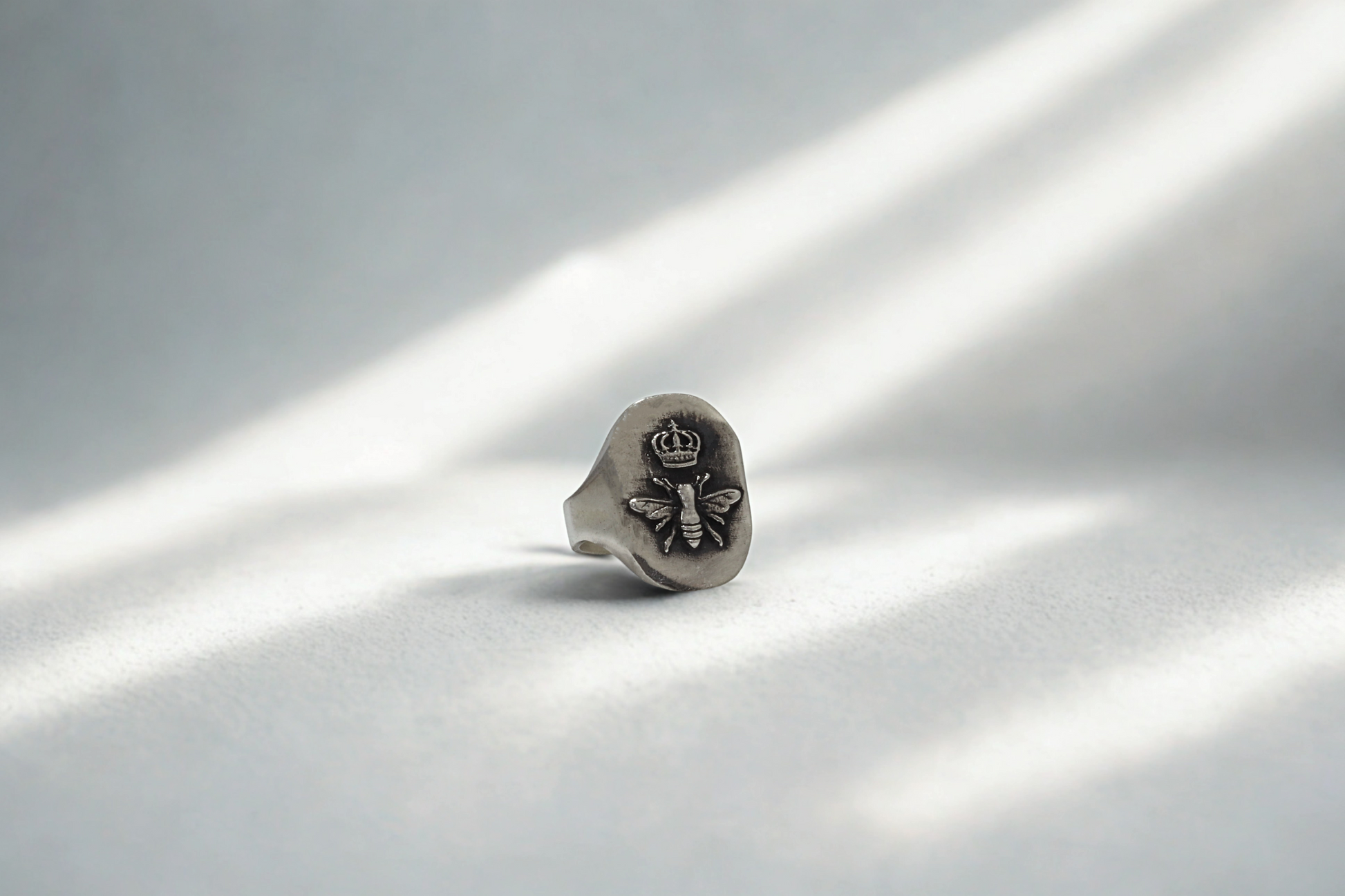 טבעת מלכת הדבורים