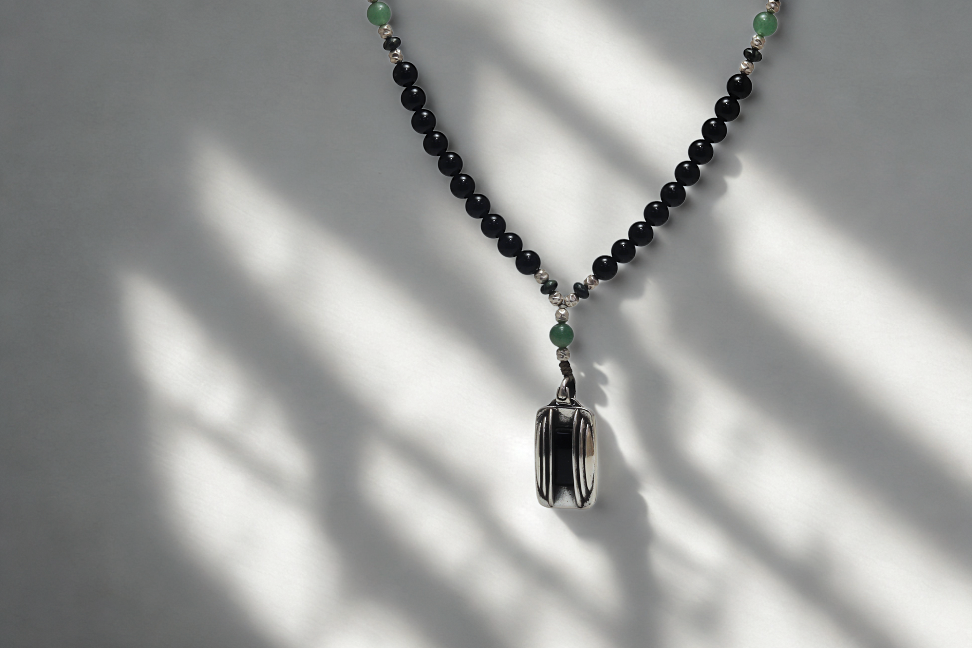 שרשרת מאלה אוניקס שחור ואגט הודי