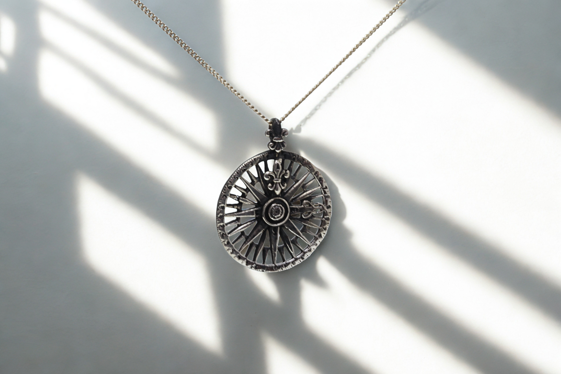 תליון Compass Rose