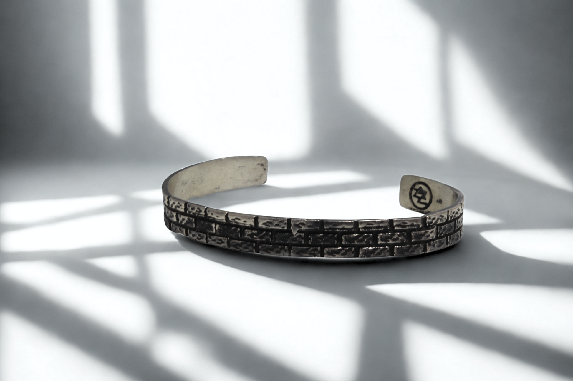 צמיד חומת אבנים