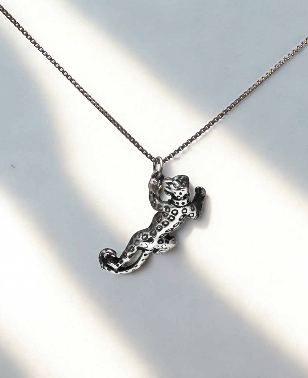 תליון Leopard Climb