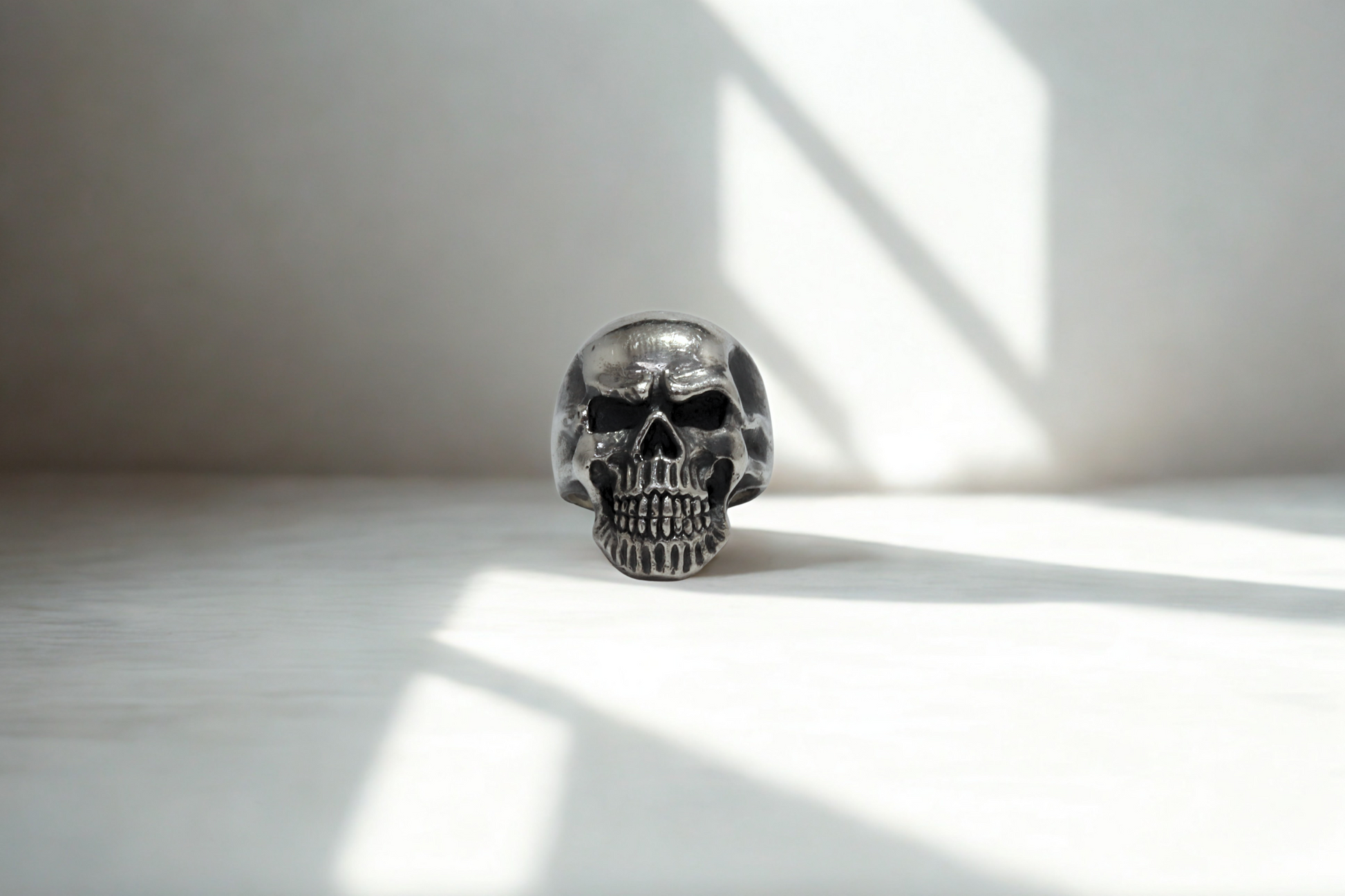 טבעת גולגולת דרמטית