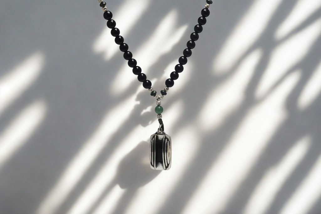 שרשרת מאלה אוניקס שחור ואגט הודי