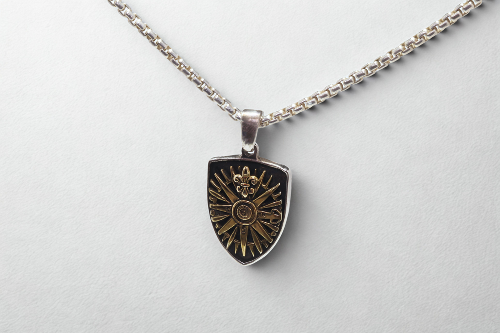 תליון שושנת הרוחות כסף בשילוב בראס