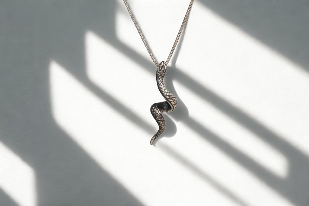 תליון Shadow Serpent