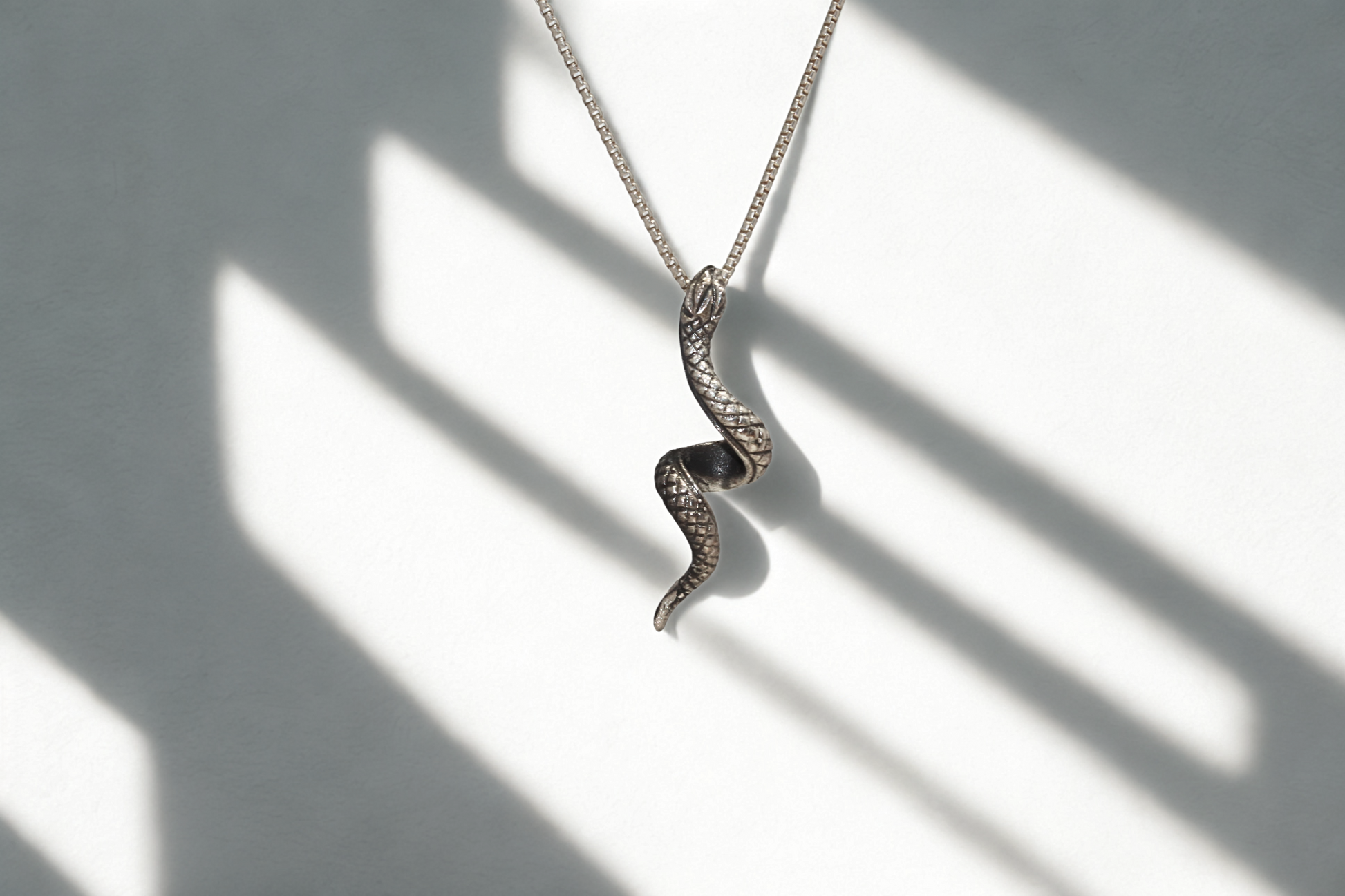 תליון Shadow Serpent