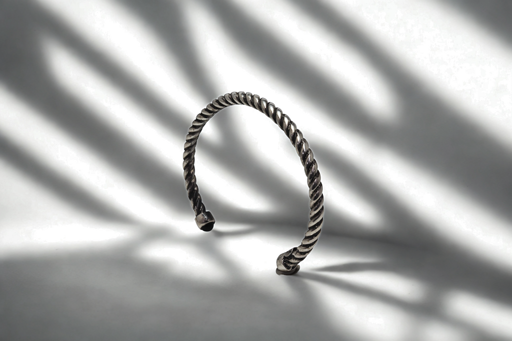 צמיד קשיח – סיבוב גורלי