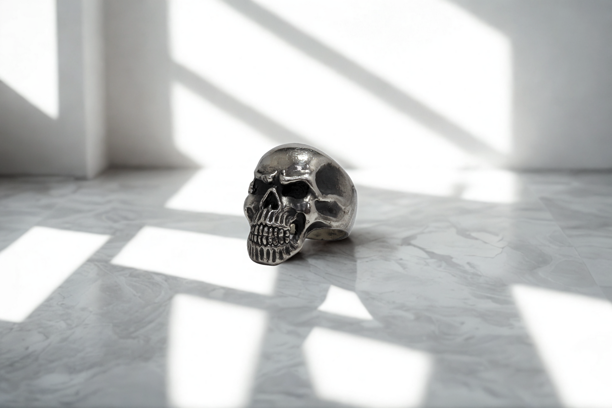 טבעת גולגולת דרמטית