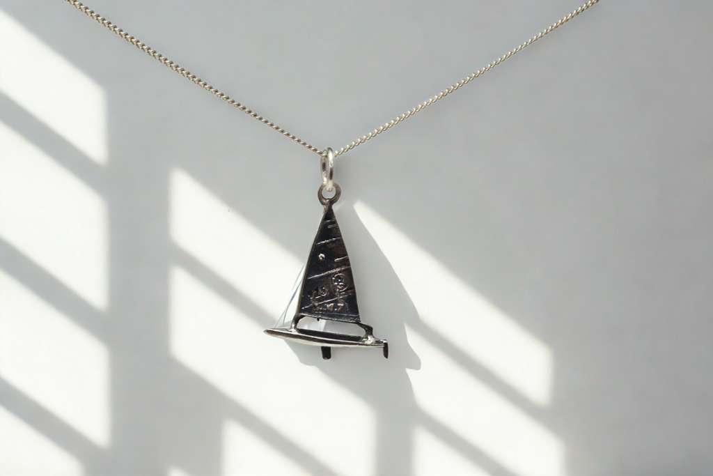 תליון LASER 4.7