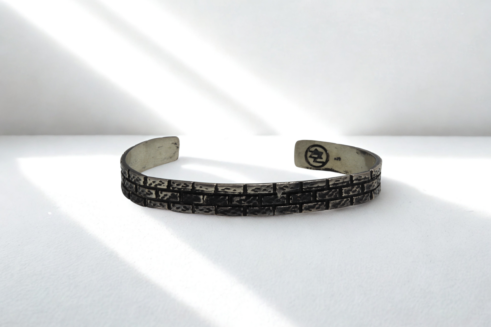 צמיד חומת אבנים