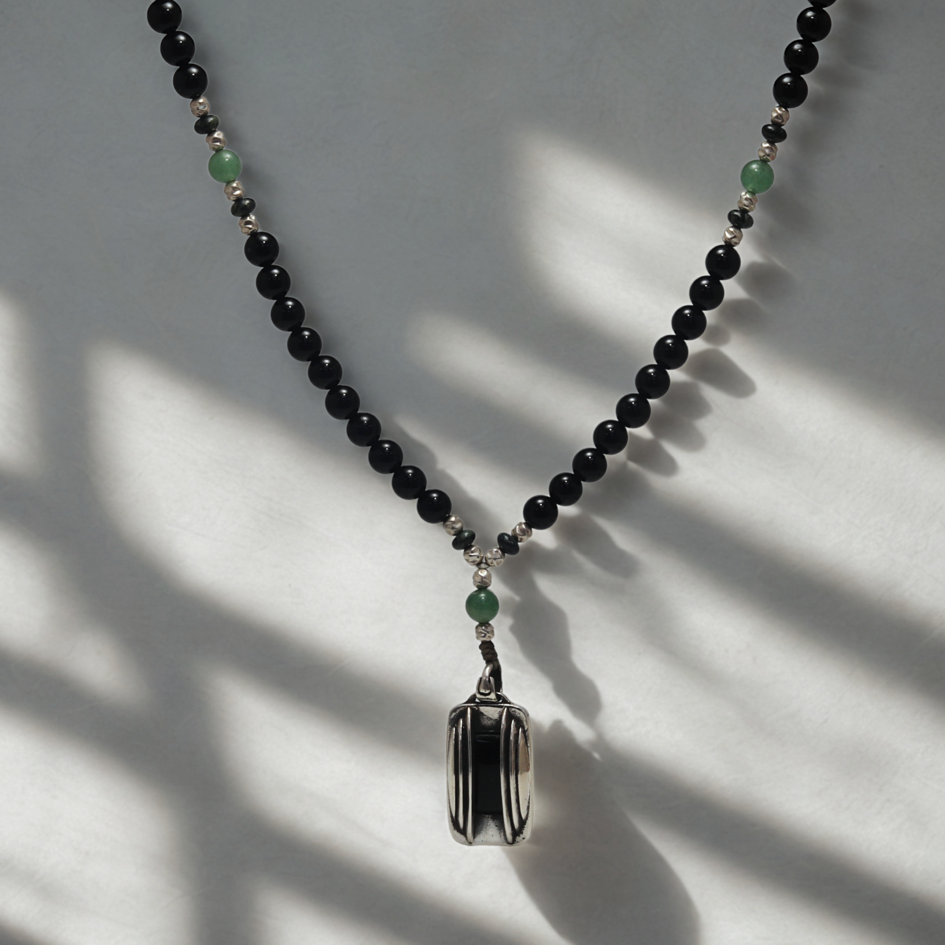 שרשרת מאלה אוניקס שחור ואגט הודי