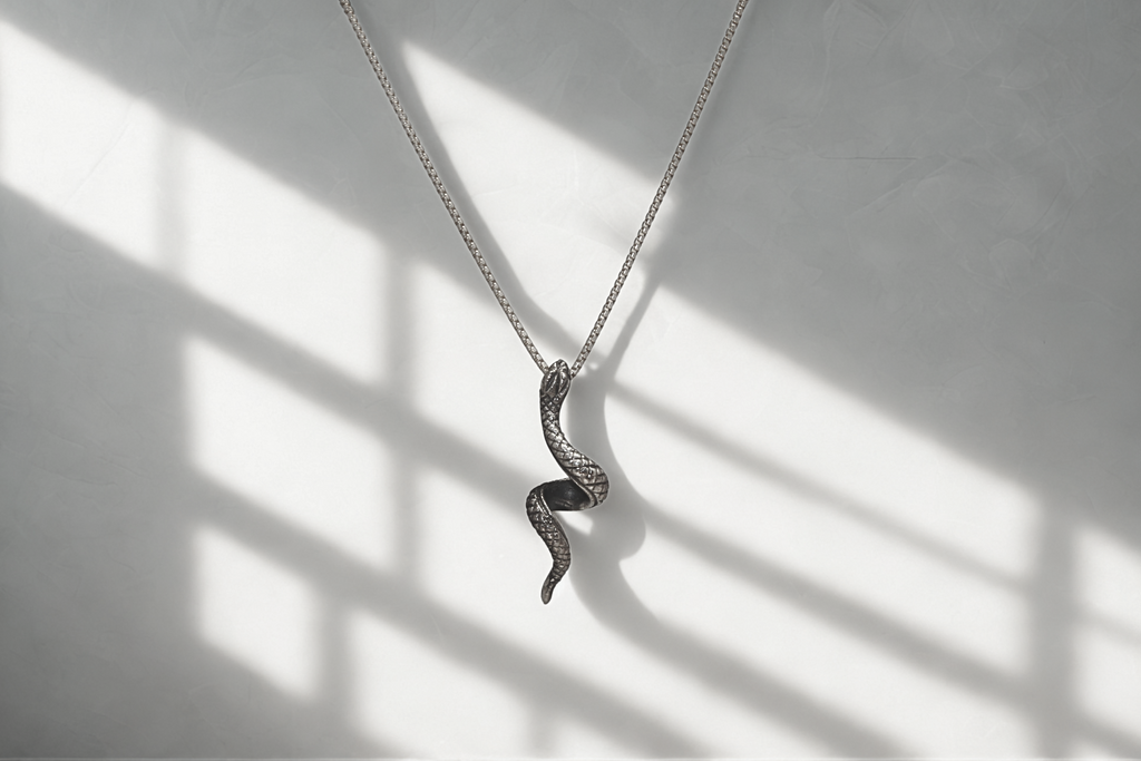 תליון Shadow Serpent