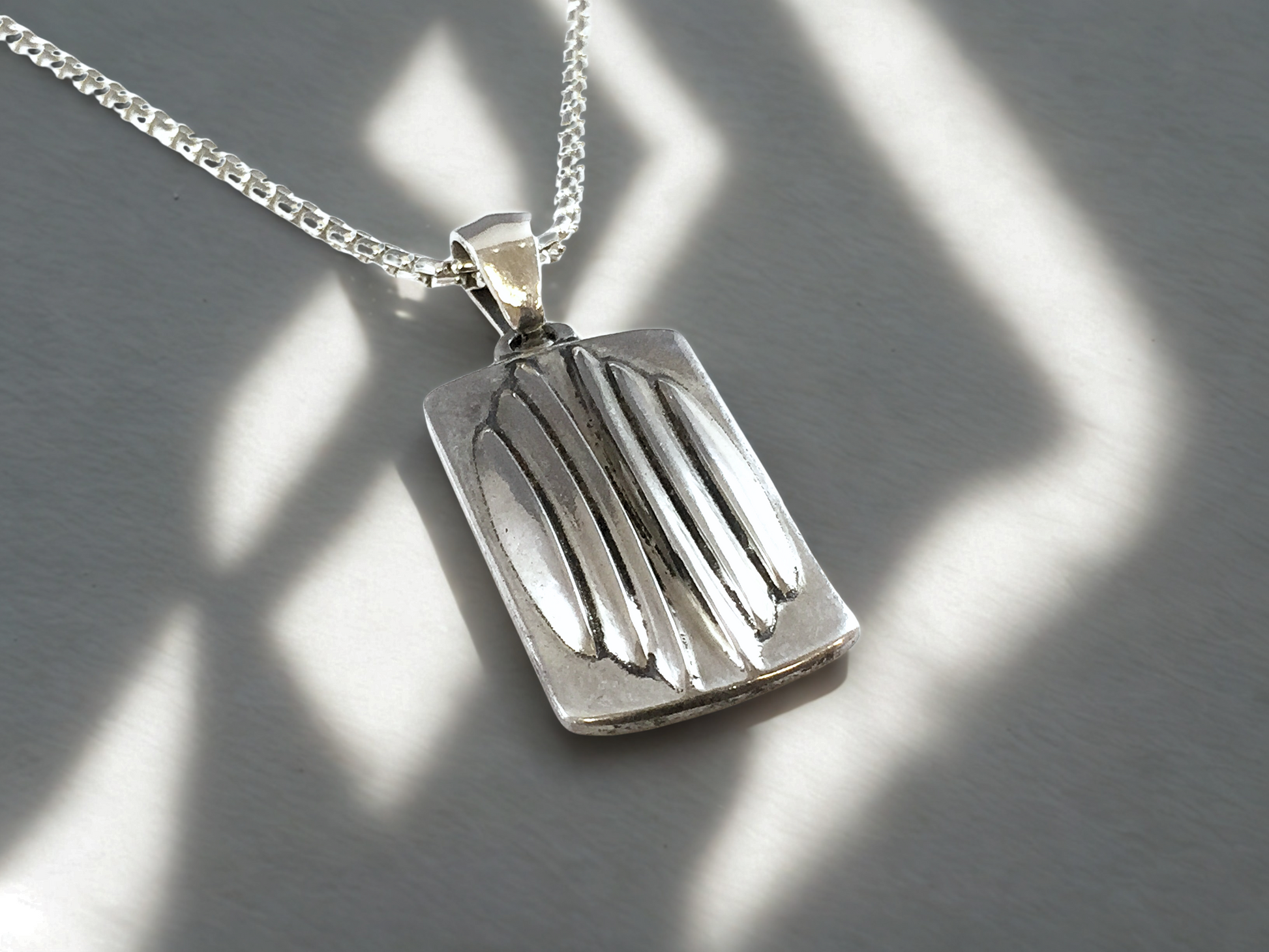 תליון דסקית צלעות הברזל