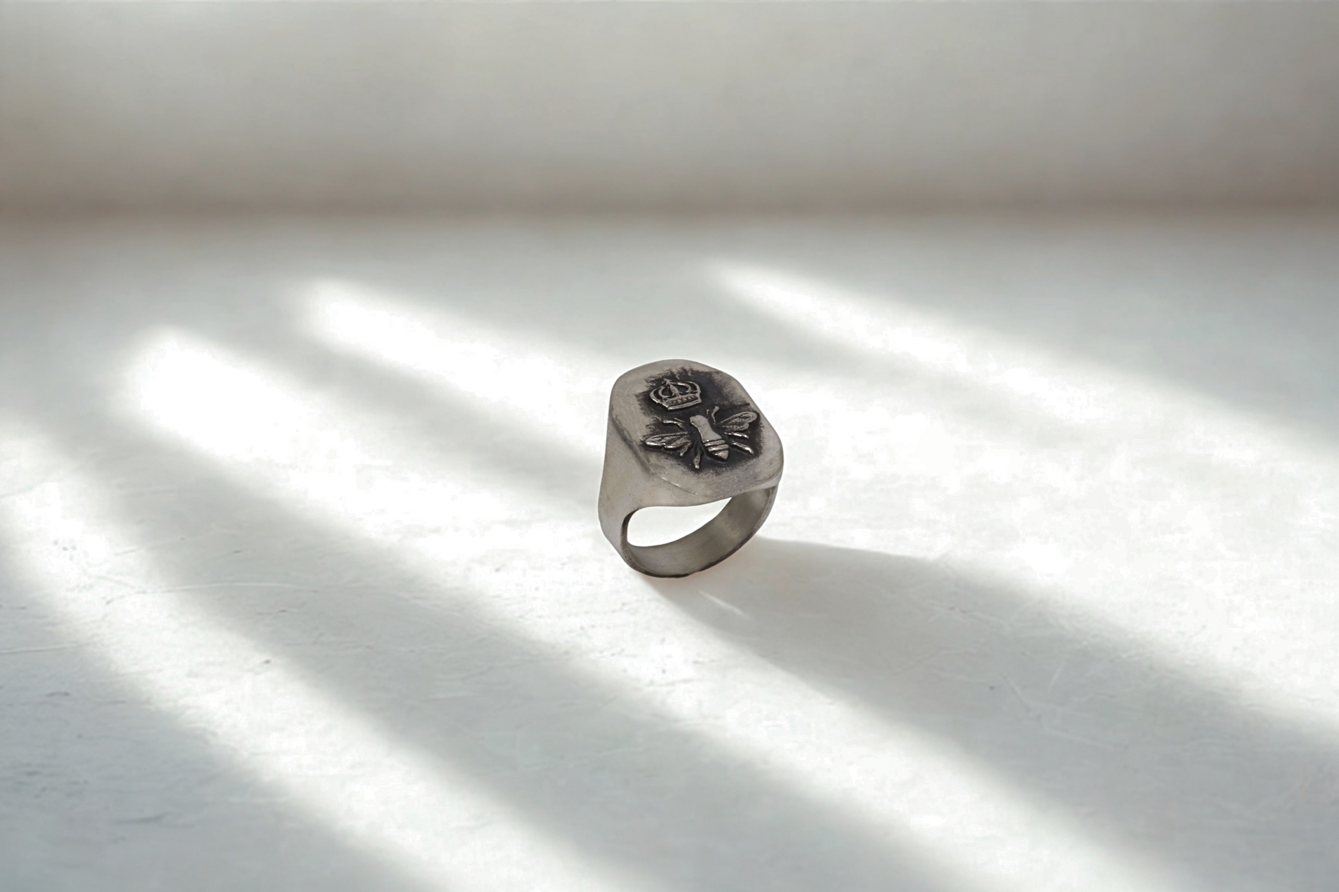 טבעת מלכת הדבורים