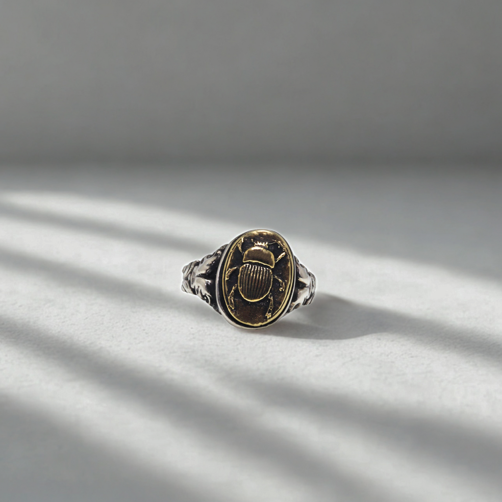 טבעת Scarab – כסף בשילוב בראס