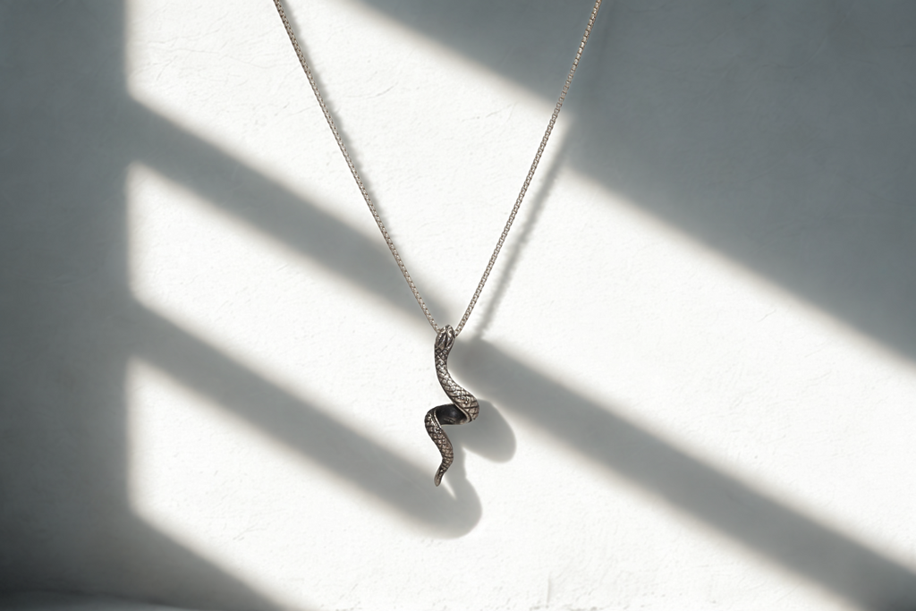 תליון Shadow Serpent