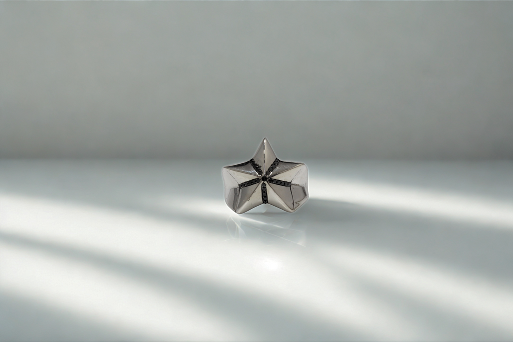 טבעת כוכב עם יהלומים שחורים