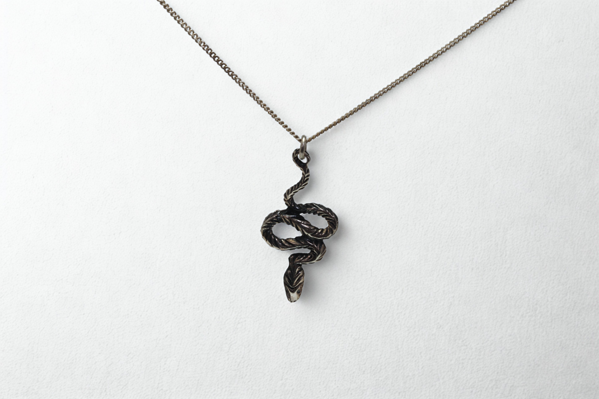 תליון נחש אינפיניטי