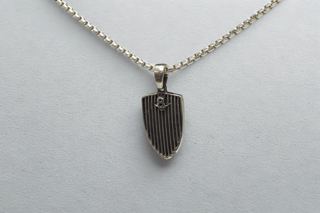 תליון מנוע V8