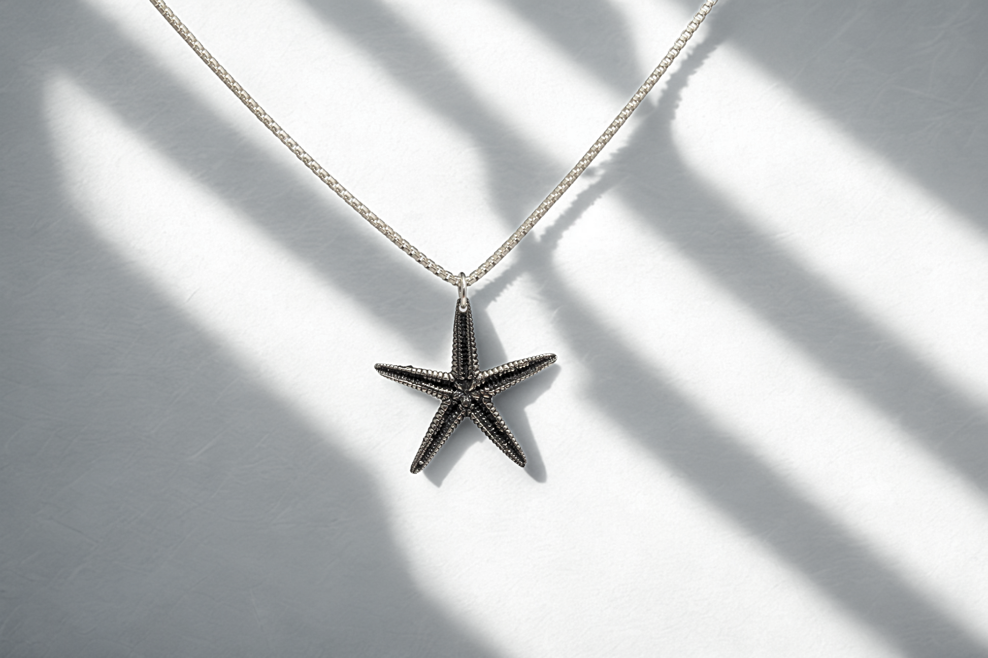 תליון כוכב ים בהעתק מדויק למקור