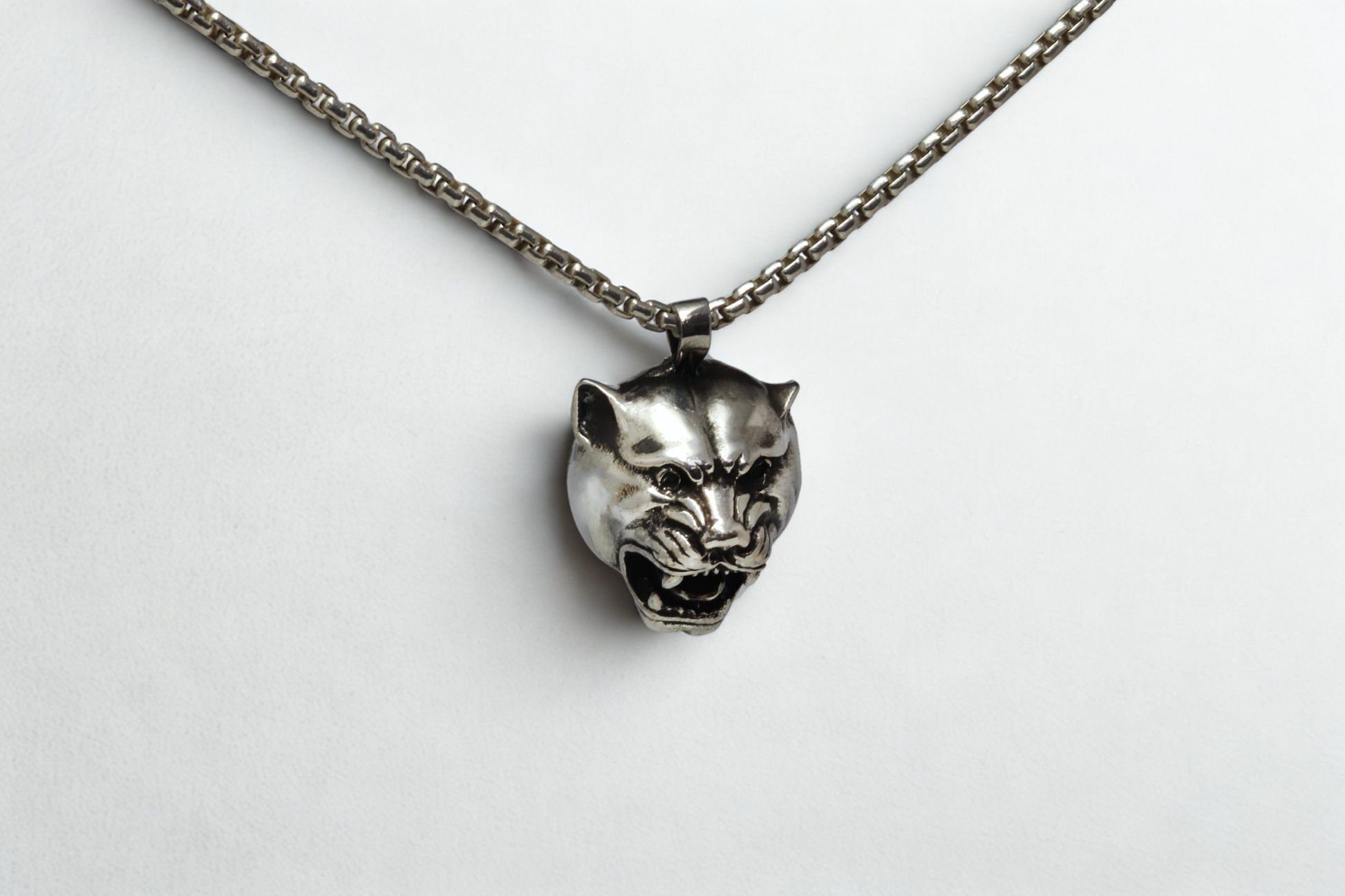 תליון ראש טיגריס־פנתר