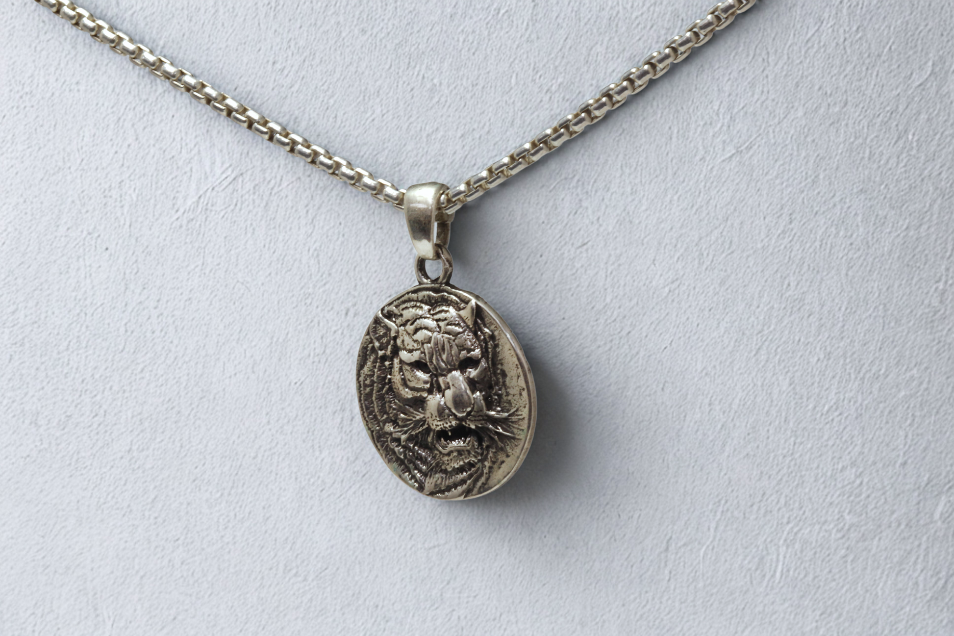 תליון טיגריס עוצמתי תלת ממדי עגול