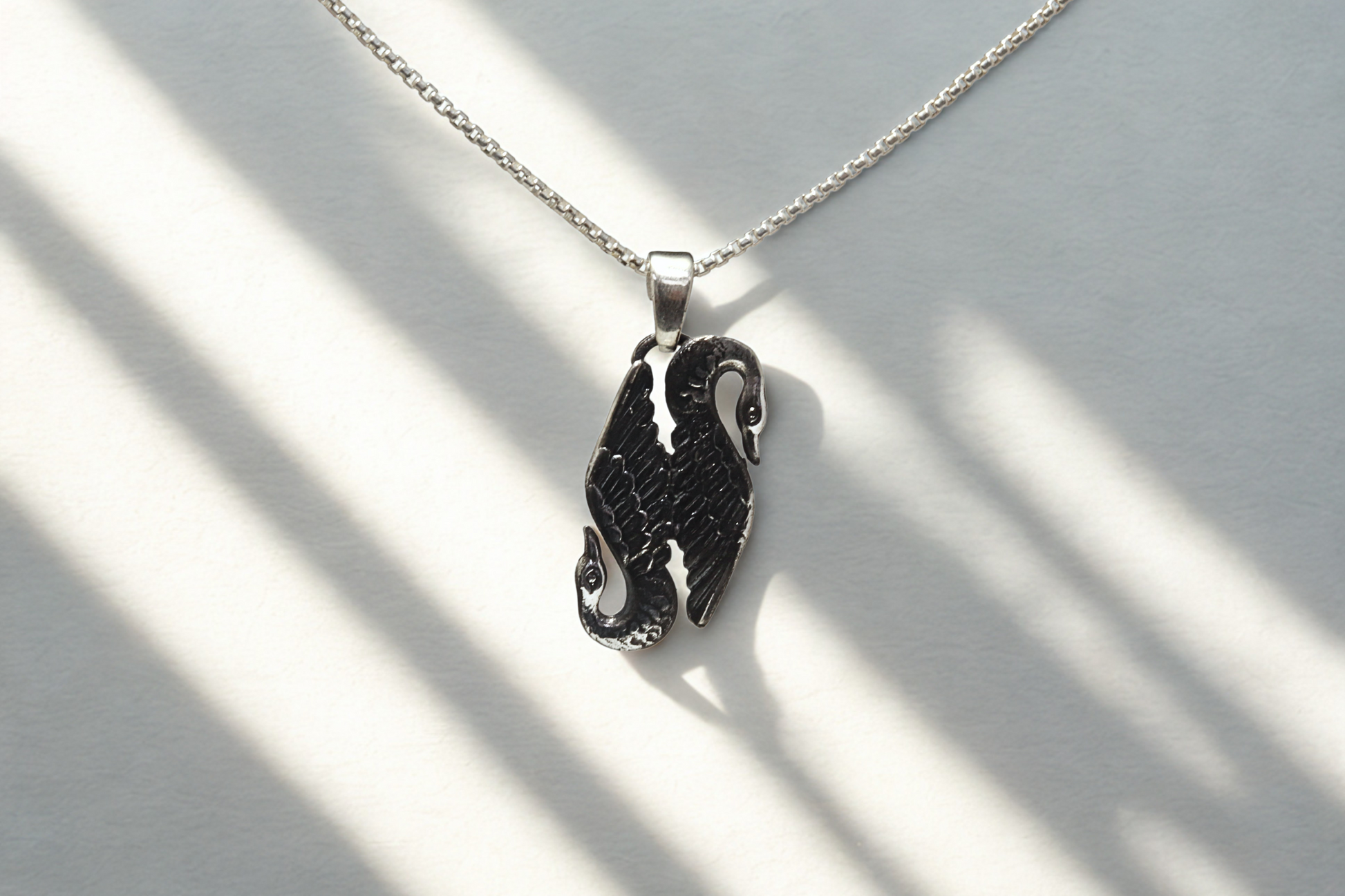 תליון ברבור כפול