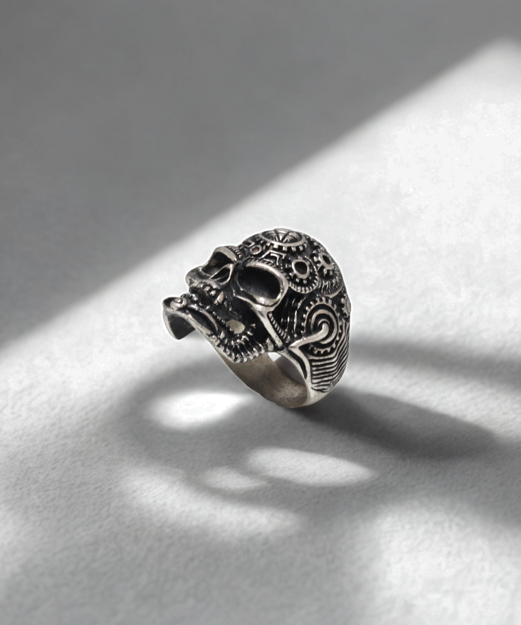 טבעת מכנית בהשראת האומן גייגר