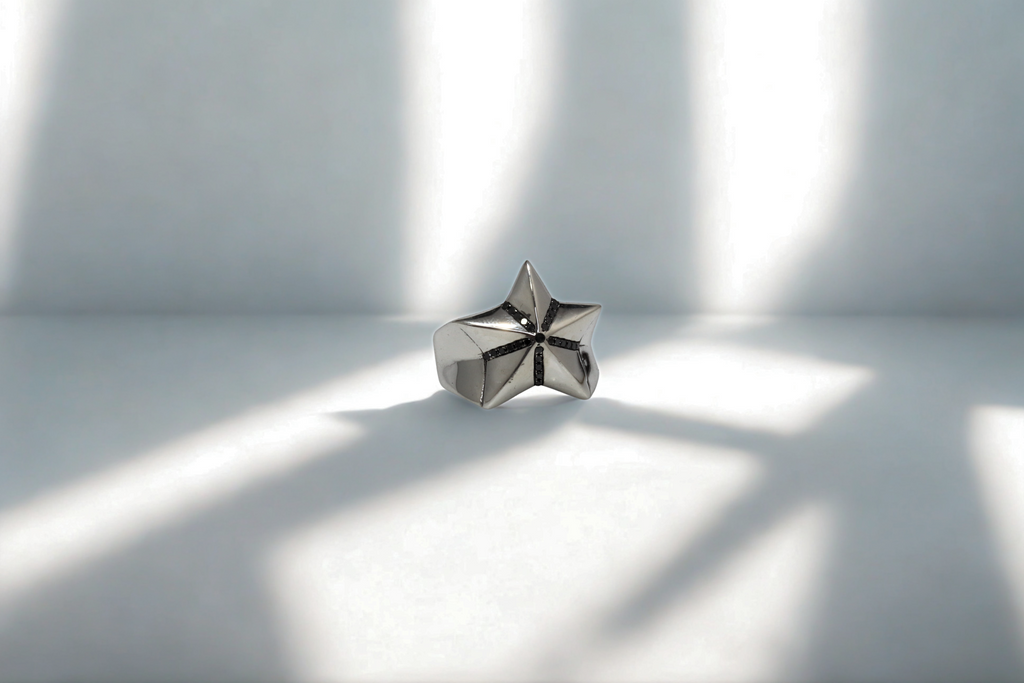 טבעת כוכב עם יהלומים שחורים