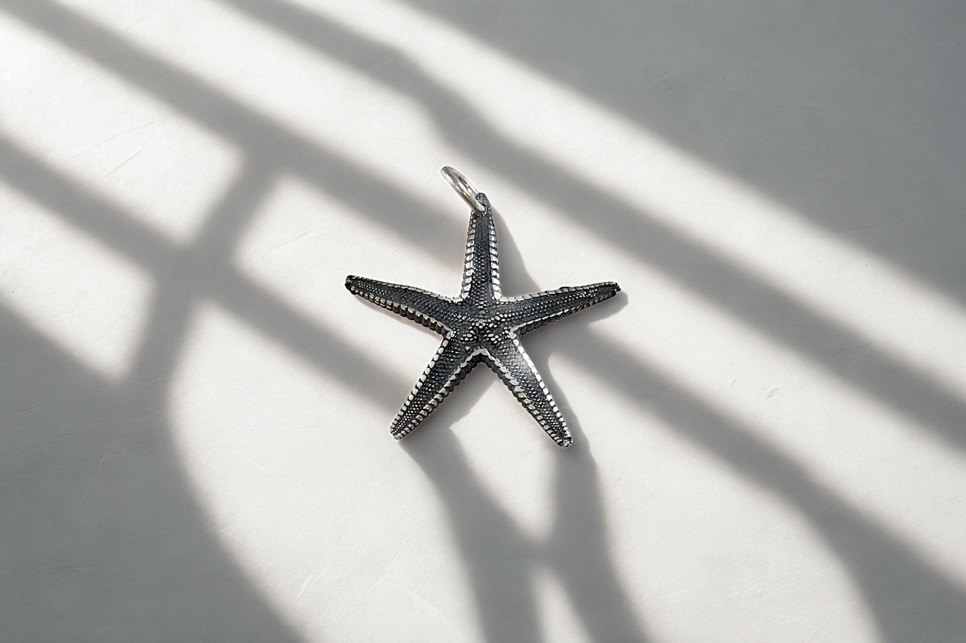 תליון כוכב ים בהעתק מדויק למקור