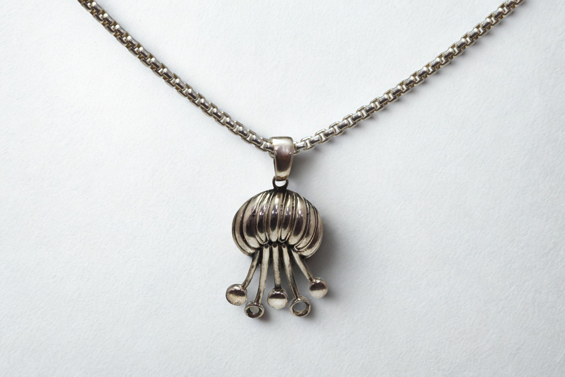 תליון מדוזה מעוצבת