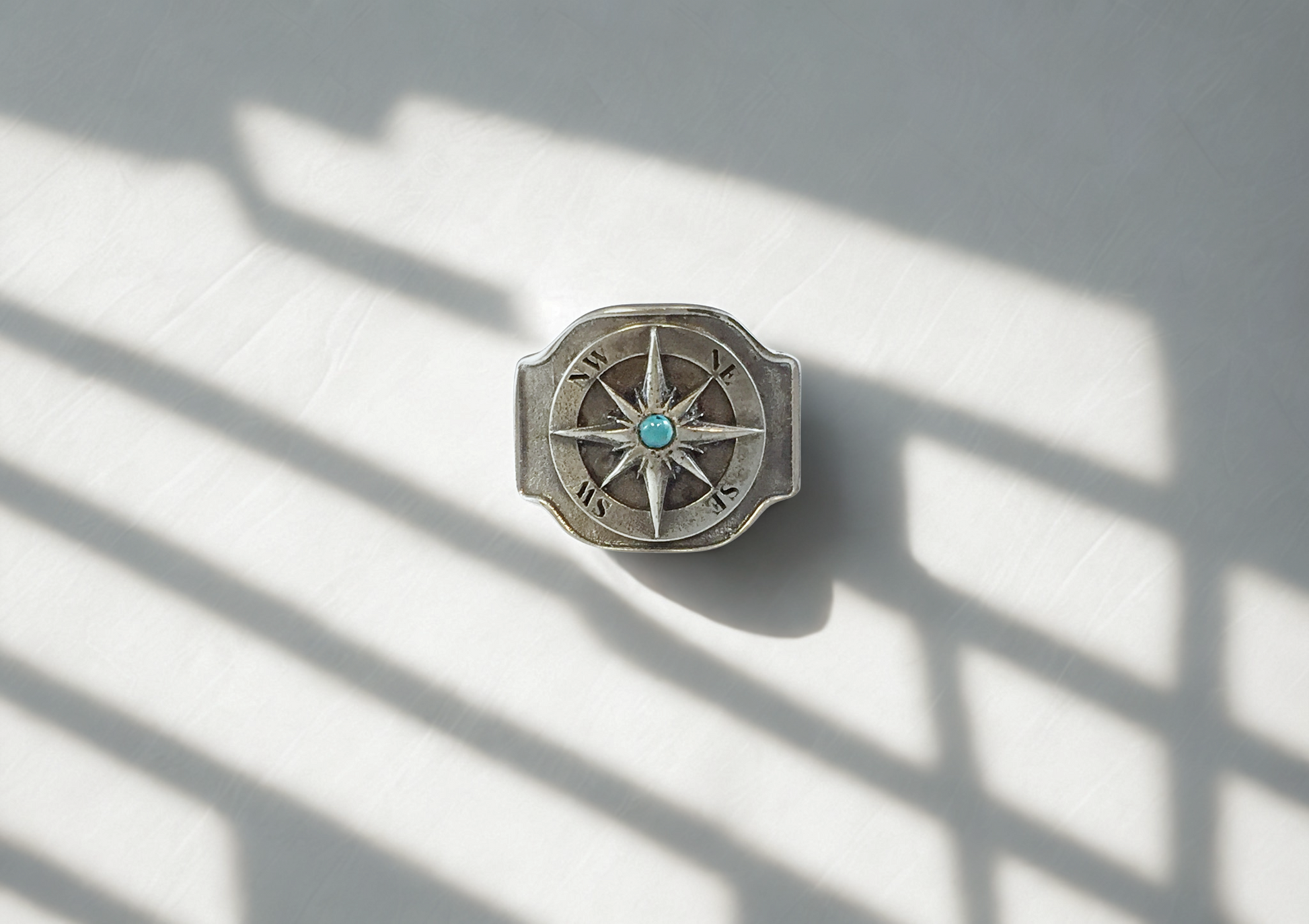 טבעת המצפן השקט