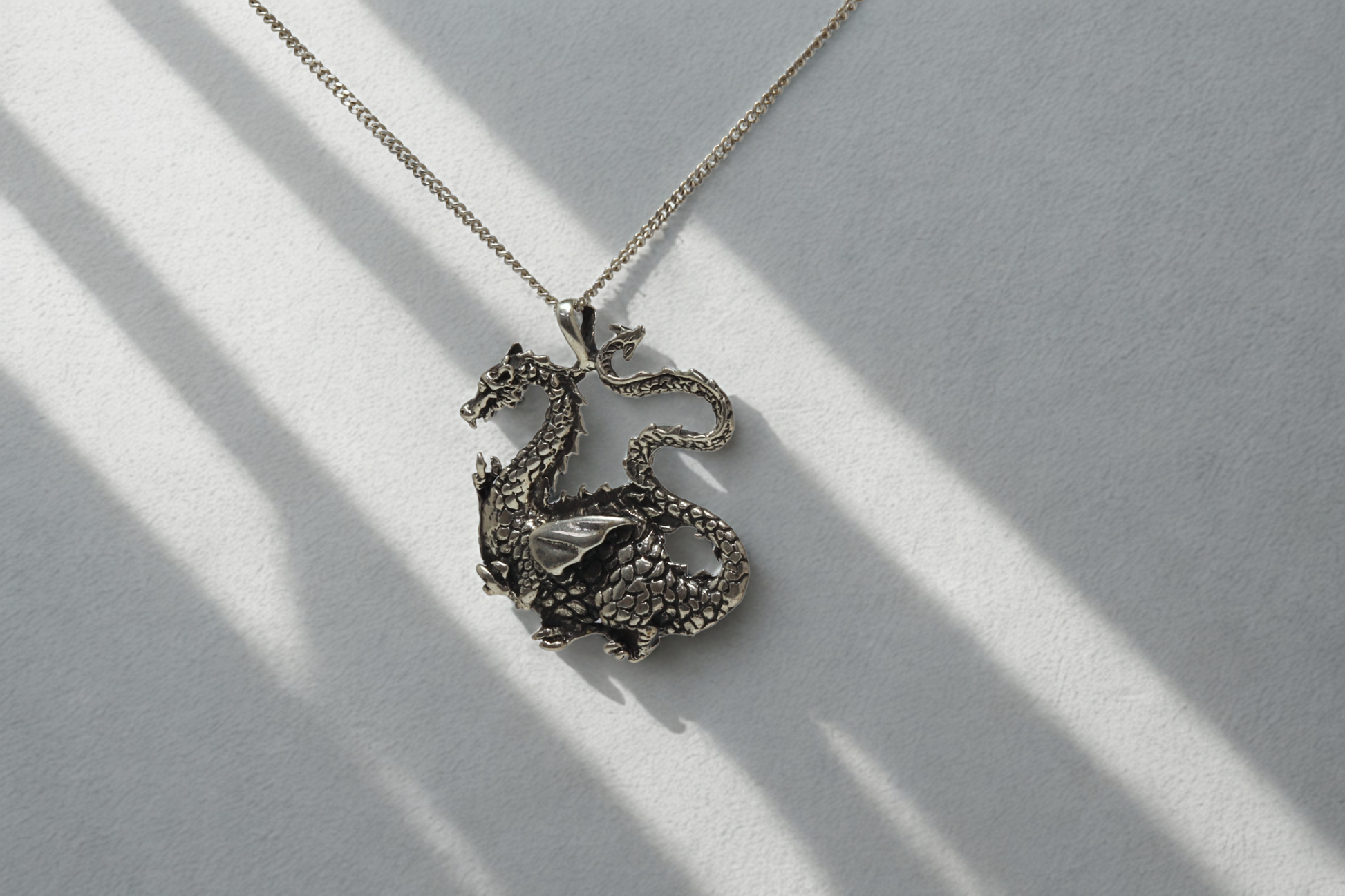 תליון רחש הדרקון