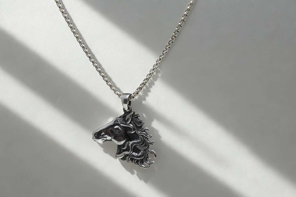 תליון ראש סוס