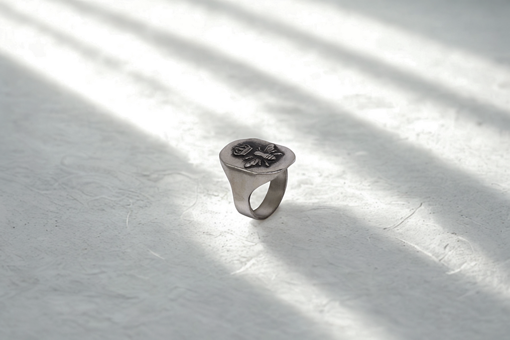 טבעת מלכת הדבורים