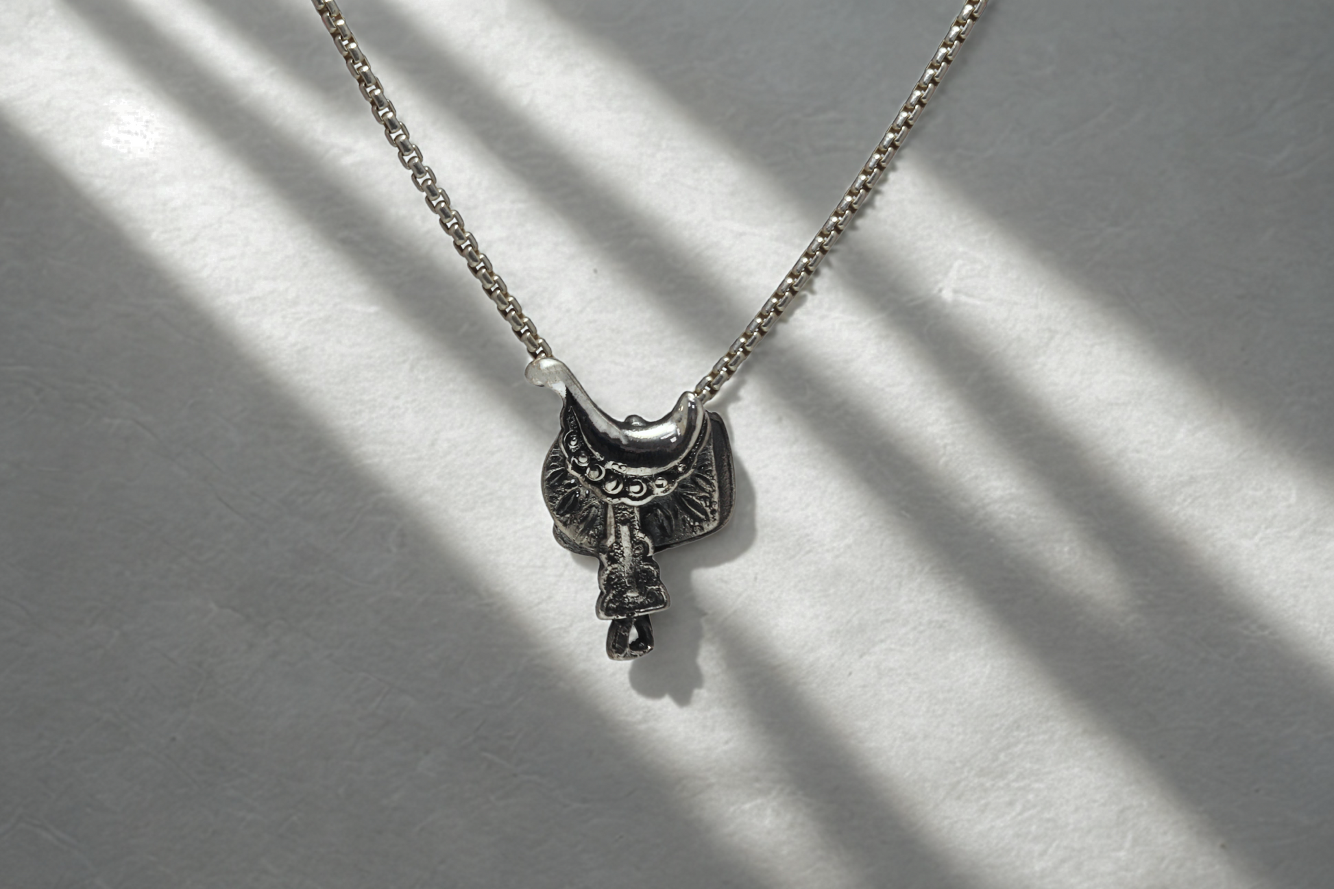 תליון אוכף רכיבה