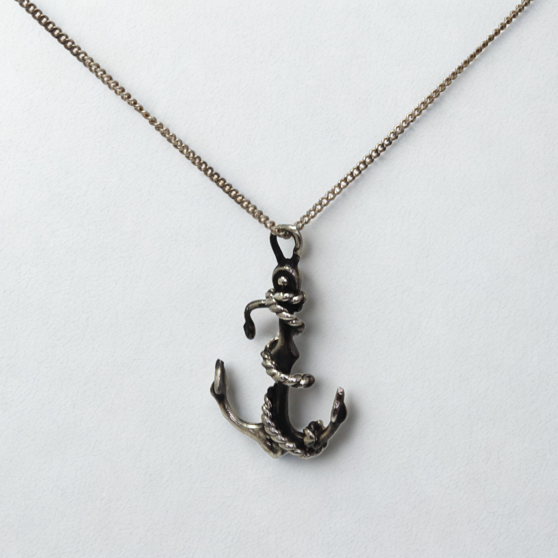 תליון עוגן עם חבל מפותל