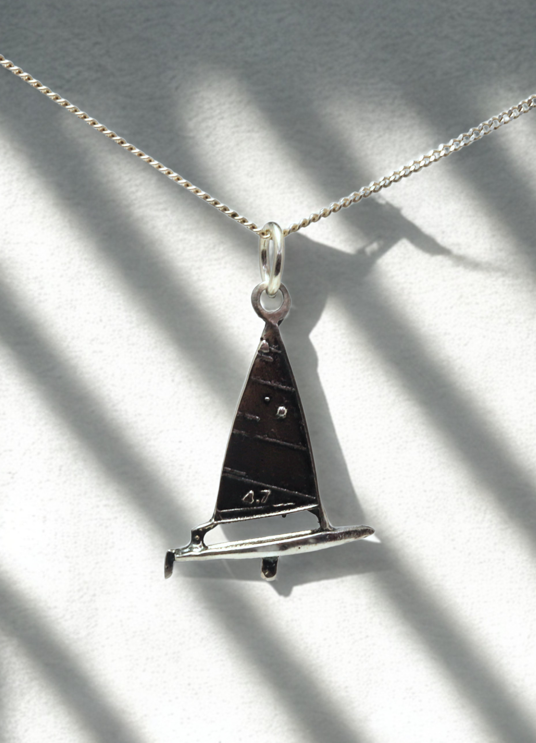 תליון LASER 4.7