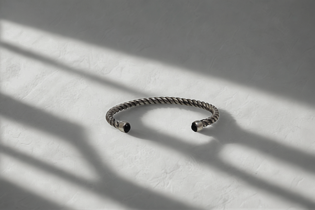 צמיד קשיח – סיבוב גורלי