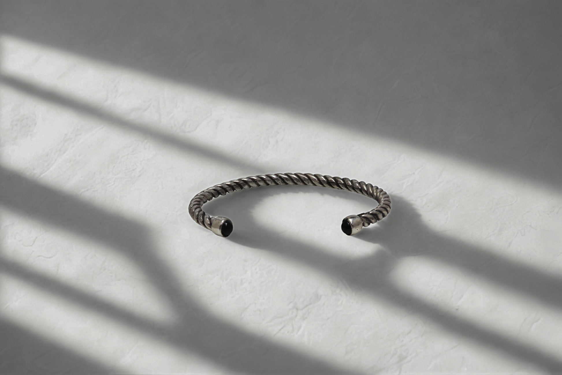 צמיד קשיח – סיבוב גורלי