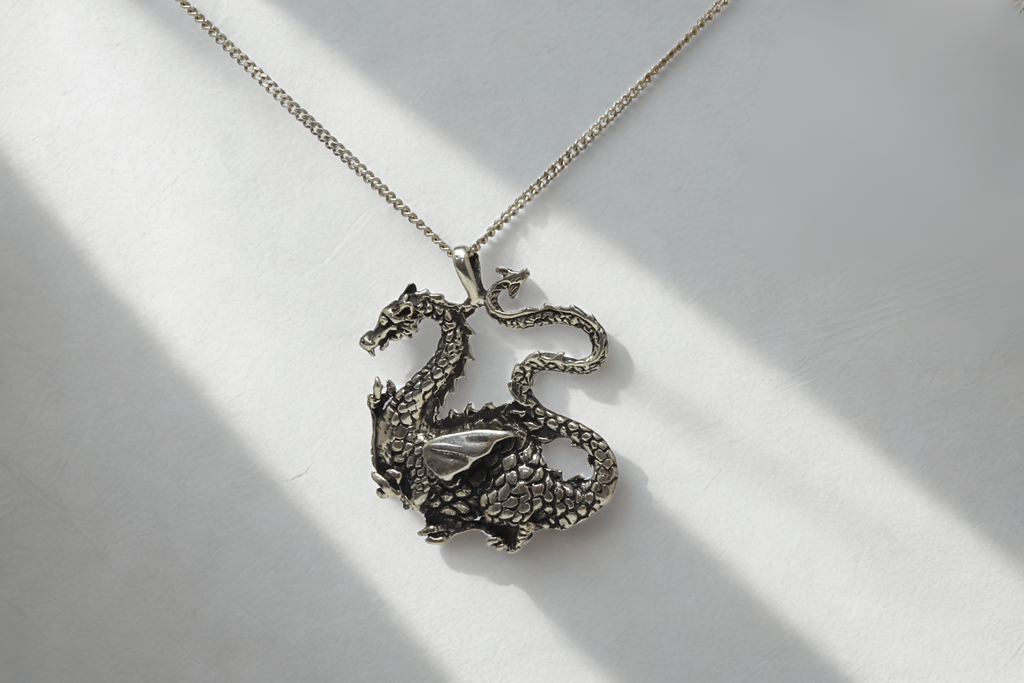 תליון רחש הדרקון