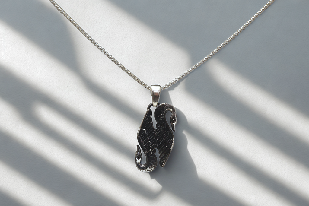 תליון ברבור כפול